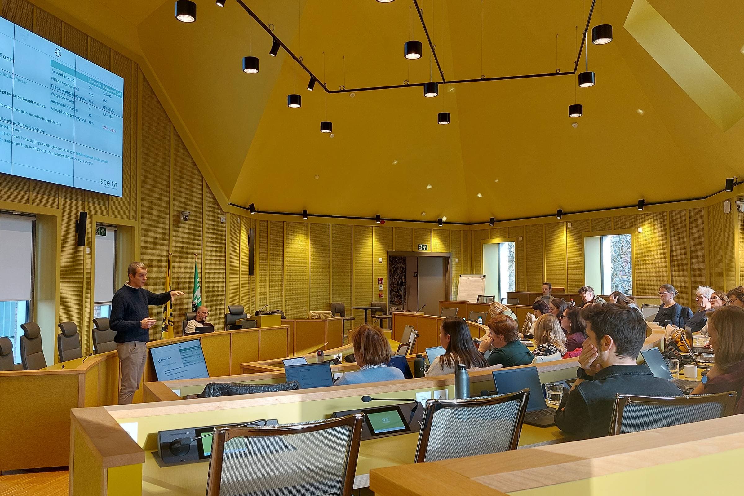 Een volle zaal tijdens een studiedag over mobiliteit