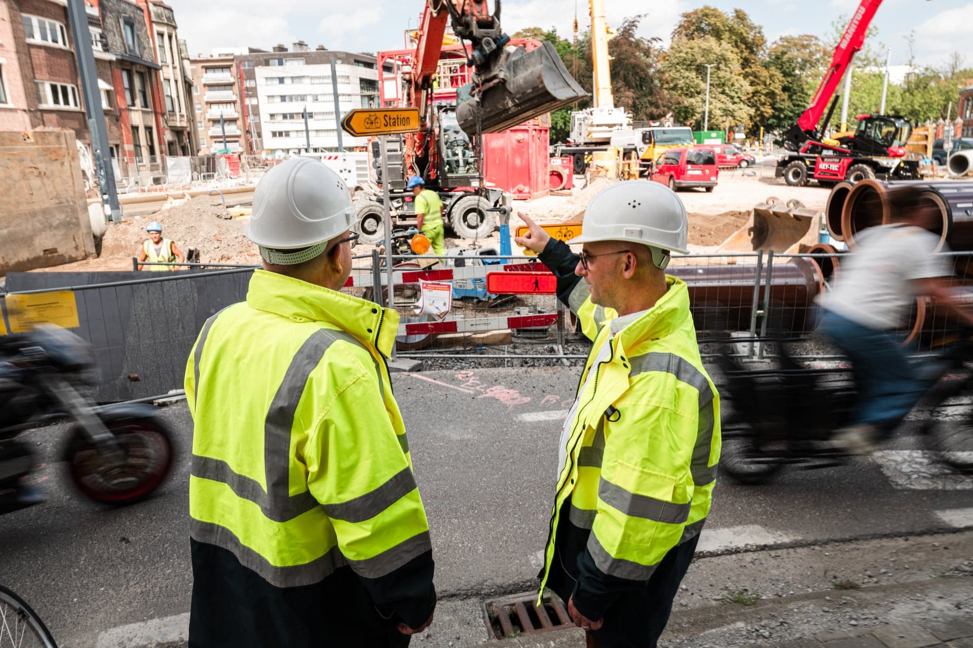 Aanschuivend verkeer op een stedelijke ringweg